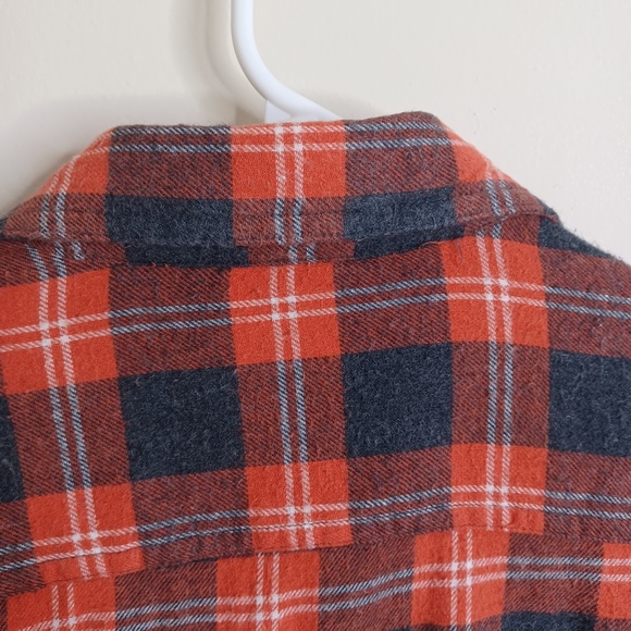 Men's beautiful red plaid shirt. Size small. - Picture 8 of 13